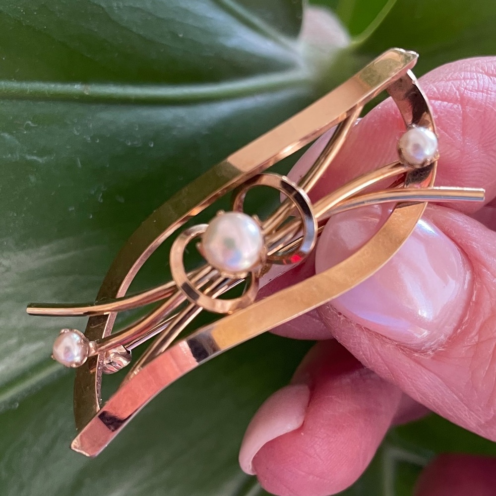 Vintage Midcentury Winard Signed 12KG Brooch in with 3 Pearls